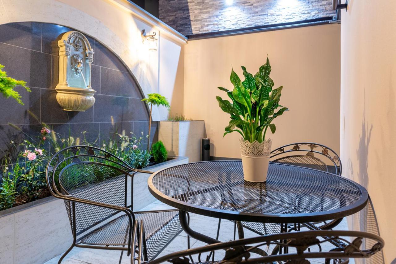 Aparthotel Zakatna B&B Tarnów Exteriör bild
